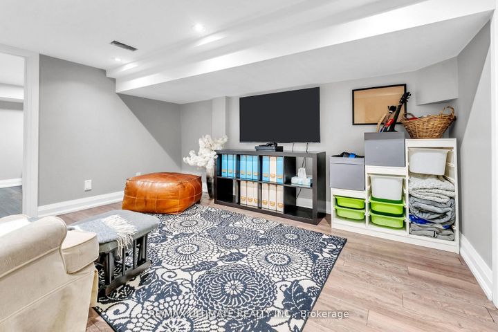 Photo 31 at 10 Oakdene Crescent, Danforth, Toronto