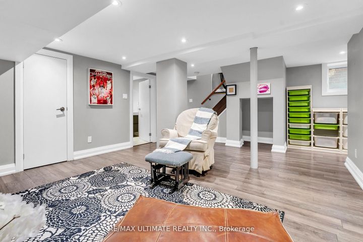 Photo 32 at 10 Oakdene Crescent, Danforth, Toronto