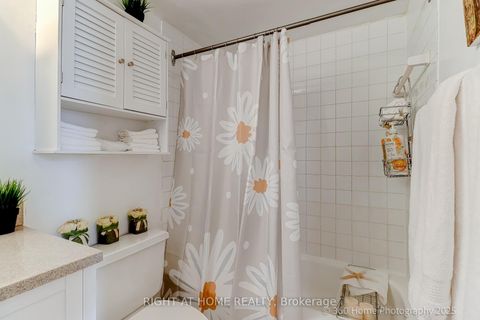 Photo 14 at 1709 - 60 PAVANE LINK Way, Flemingdon Park, Toronto