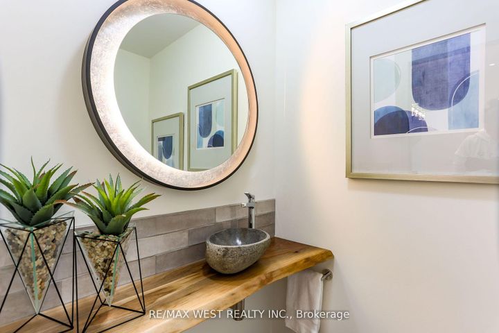 Photo 8 at TH02 - 508 Wellington Street W, Waterfront Communities C1, Toronto