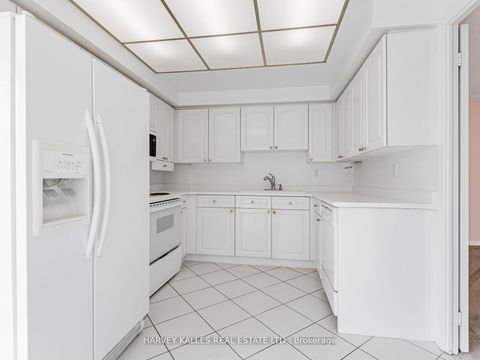 Photo 9 at 802 - 10 Tichester Road, Forest Hill South, Toronto