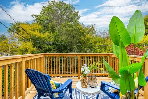 Photo 18 at 823 Craven Road, Coxwell, Toronto