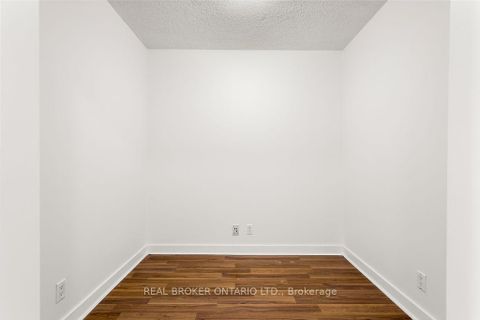 Photo 11 at 709 - 361 Front Street W, Waterfront Communities C1, Toronto