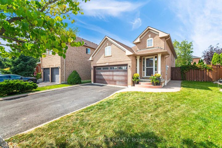 Photo 2 at 119 Sundridge Street, Snelgrove, Brampton
