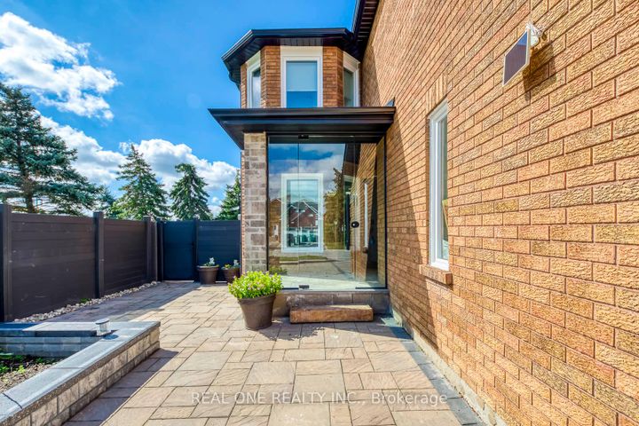 Photo 1 at 6150 Duford Drive, East Credit, Mississauga