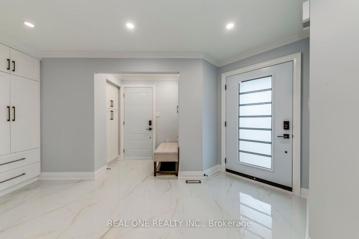 Photo 2 at 6150 Duford Drive, East Credit, Mississauga