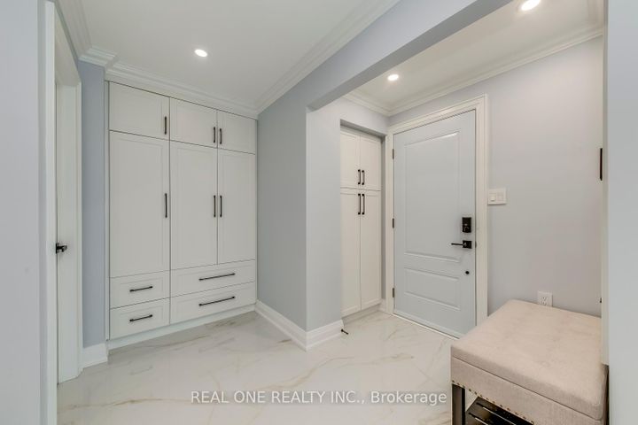 Photo 3 at 6150 Duford Drive, East Credit, Mississauga