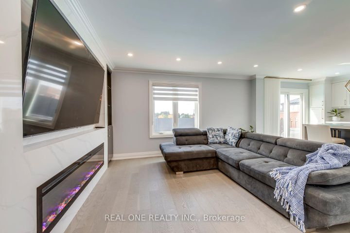 Photo 9 at 6150 Duford Drive, East Credit, Mississauga