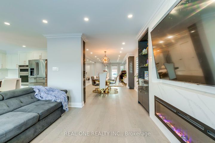 Photo 10 at 6150 Duford Drive, East Credit, Mississauga