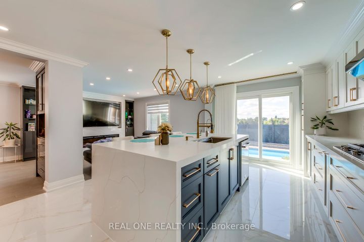 Photo 13 at 6150 Duford Drive, East Credit, Mississauga