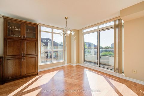 Photo 14 at 308 - 18 Harding Boulevard, Harding, Richmond Hill