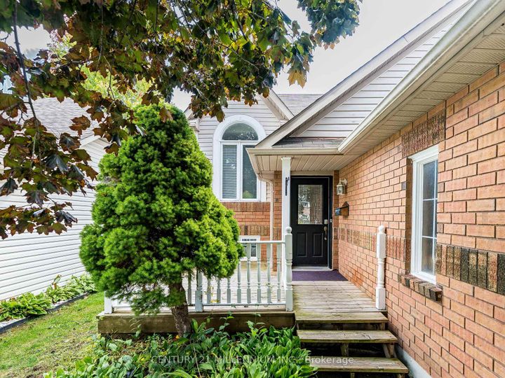Photo 1 at 425 Elmwood Court, Samac, Oshawa