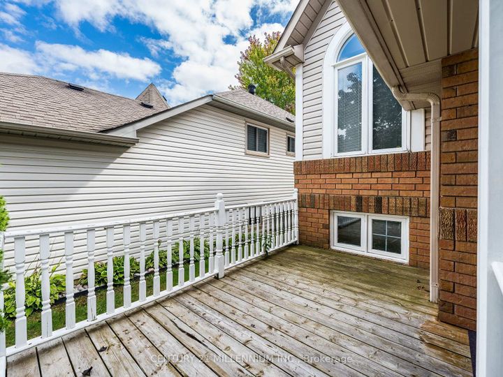Photo 2 at 425 Elmwood Court, Samac, Oshawa
