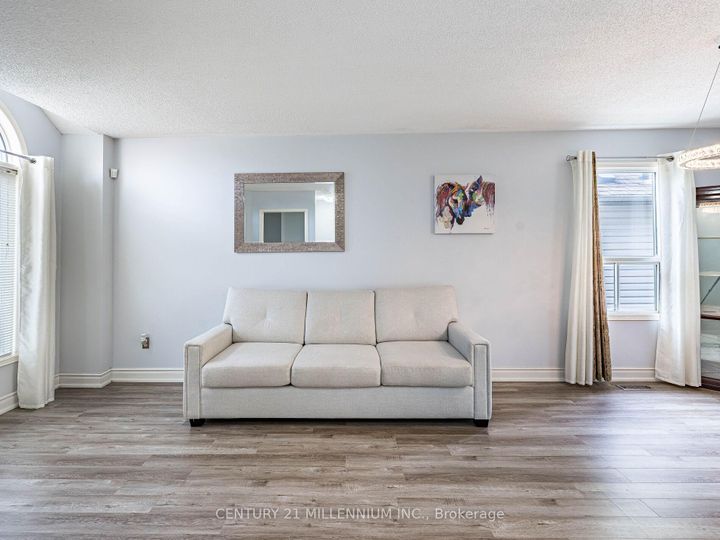 Photo 5 at 425 Elmwood Court, Samac, Oshawa