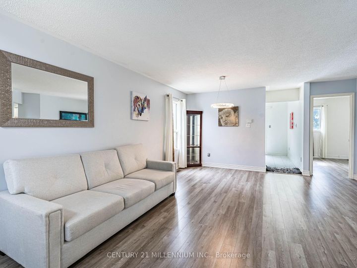 Photo 8 at 425 Elmwood Court, Samac, Oshawa