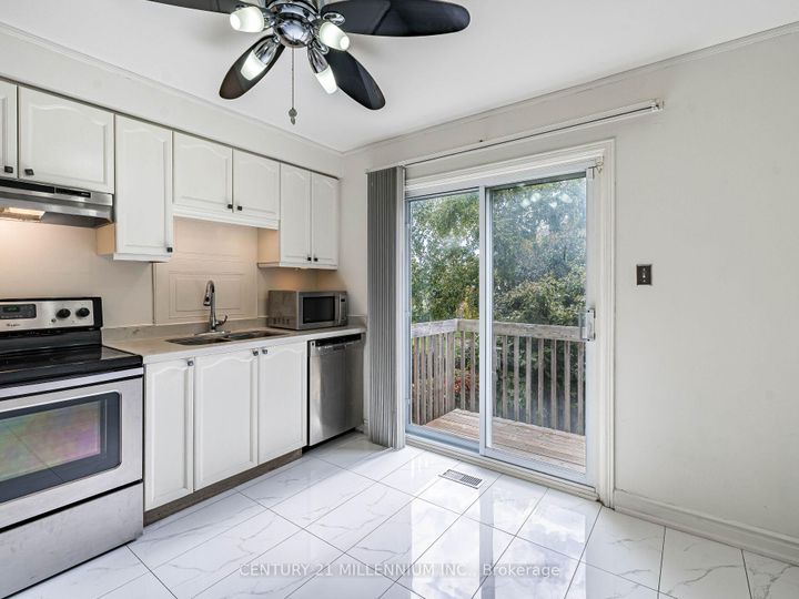 Photo 9 at 425 Elmwood Court, Samac, Oshawa