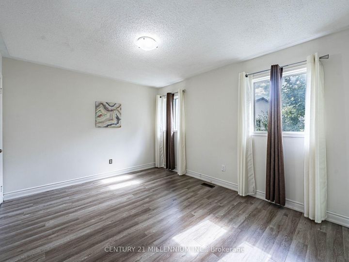 Photo 13 at 425 Elmwood Court, Samac, Oshawa