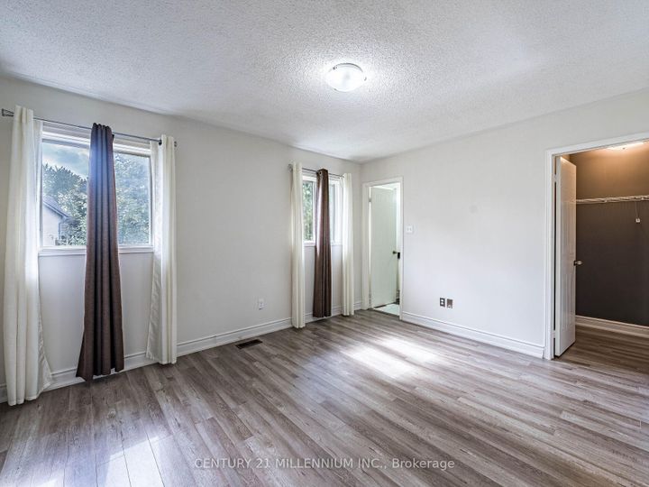 Photo 14 at 425 Elmwood Court, Samac, Oshawa