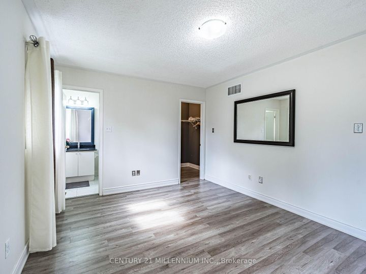 Photo 15 at 425 Elmwood Court, Samac, Oshawa