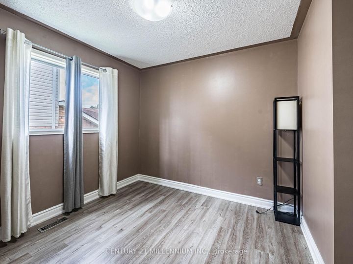 Photo 23 at 425 Elmwood Court, Samac, Oshawa