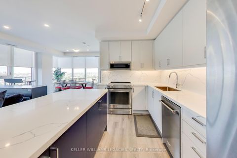 Photo 10 at 1405 - 10 Gatineau Drive, Beverley Glen, Vaughan