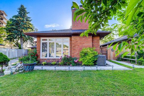 Photo 2 at 38 Moorecroft Crescent, Ionview, Toronto