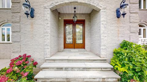 Photo 2 at 90 Offord Crescent, Bayview Southeast, Aurora