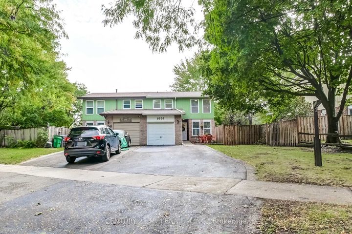 Photo 2 at 6959 Cadiz Crescent, Meadowvale, Mississauga