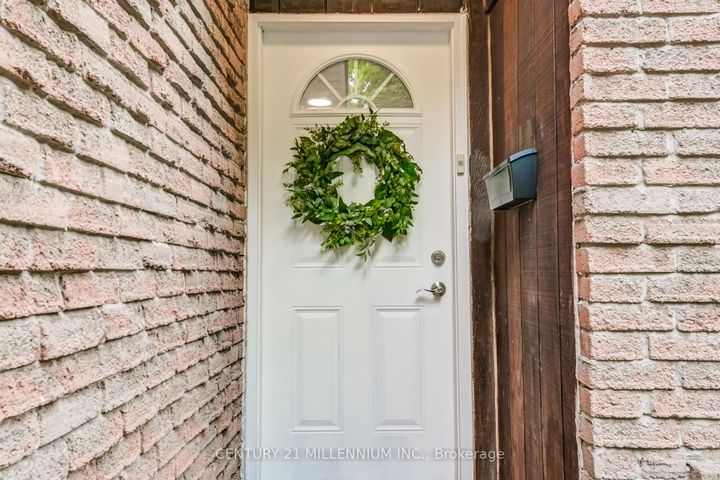 Photo 4 at 6959 Cadiz Crescent, Meadowvale, Mississauga