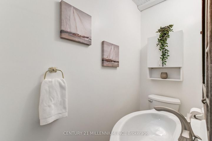Photo 7 at 6959 Cadiz Crescent, Meadowvale, Mississauga