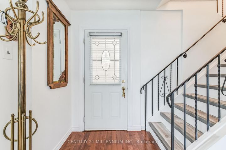 Photo 8 at 6959 Cadiz Crescent, Meadowvale, Mississauga