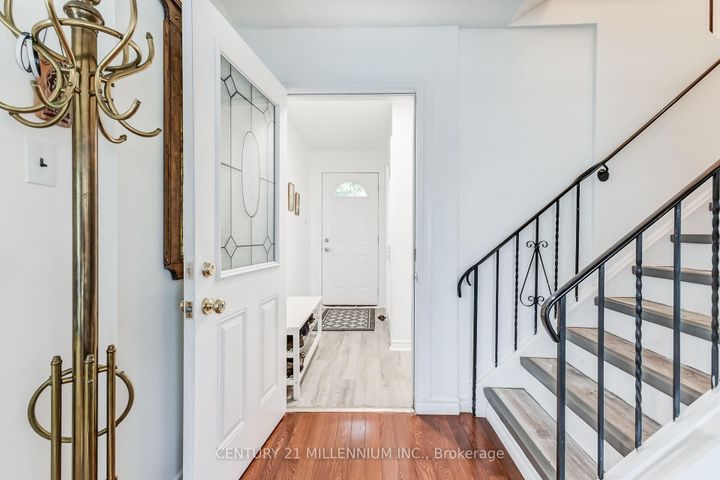 Photo 9 at 6959 Cadiz Crescent, Meadowvale, Mississauga