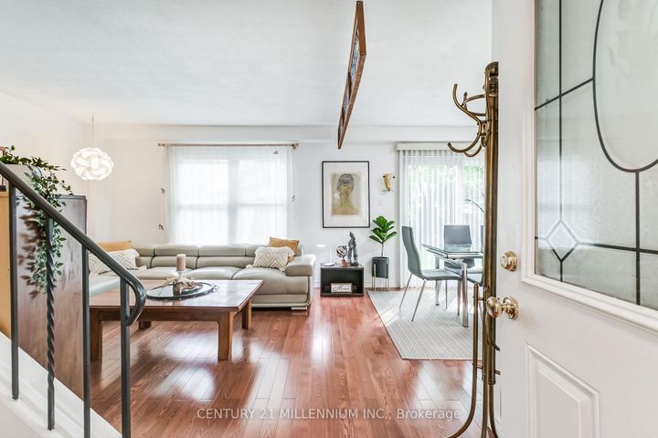 Photo 10 at 6959 Cadiz Crescent, Meadowvale, Mississauga