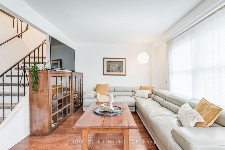 Photo 11 at 6959 Cadiz Crescent, Meadowvale, Mississauga