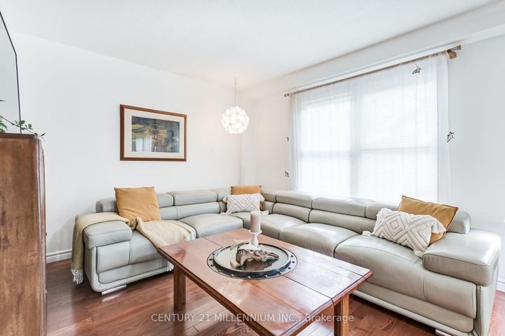 Photo 12 at 6959 Cadiz Crescent, Meadowvale, Mississauga