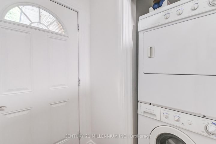 Photo 22 at 6959 Cadiz Crescent, Meadowvale, Mississauga