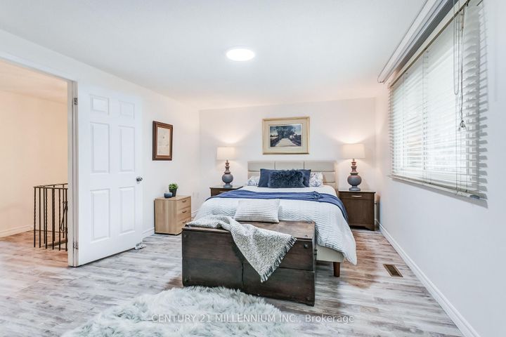 Photo 23 at 6959 Cadiz Crescent, Meadowvale, Mississauga