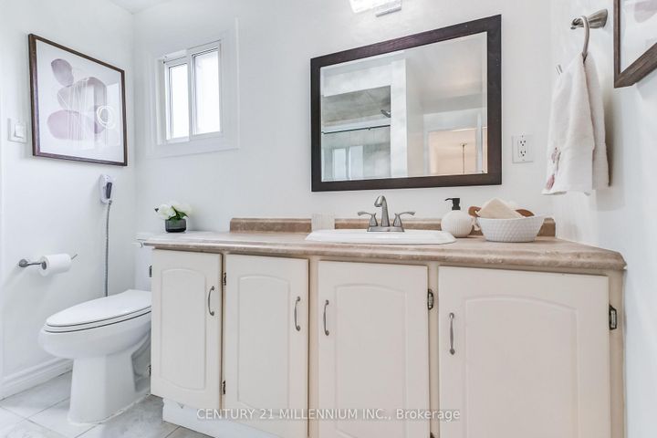 Photo 25 at 6959 Cadiz Crescent, Meadowvale, Mississauga