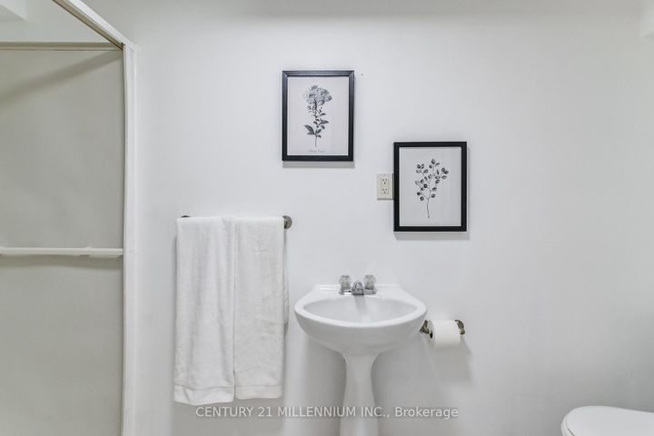 Photo 39 at 6959 Cadiz Crescent, Meadowvale, Mississauga