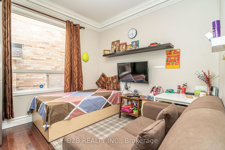 Photo 20 at 12 Valleywest Road, Vales of Castlemore, Brampton