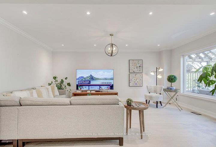 Photo 8 at 353 Meegan Court, Summerhill Estates, Newmarket
