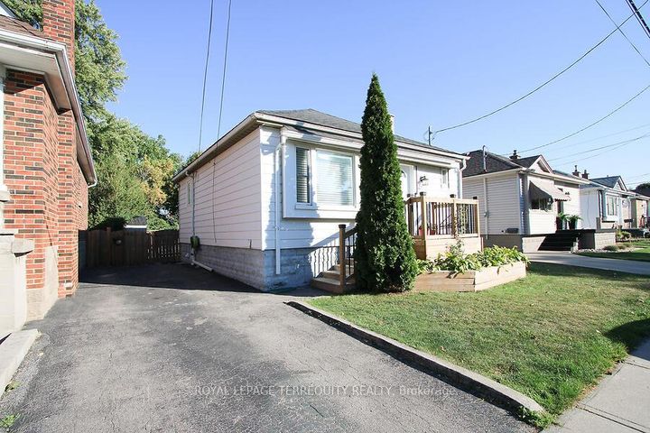 Photo 1 at 153 East 16th Street, Inch Park, Hamilton