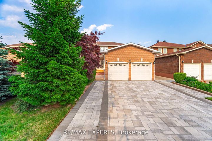 Photo 2 at 21 Williamsburg Lane, East Woodbridge, Vaughan