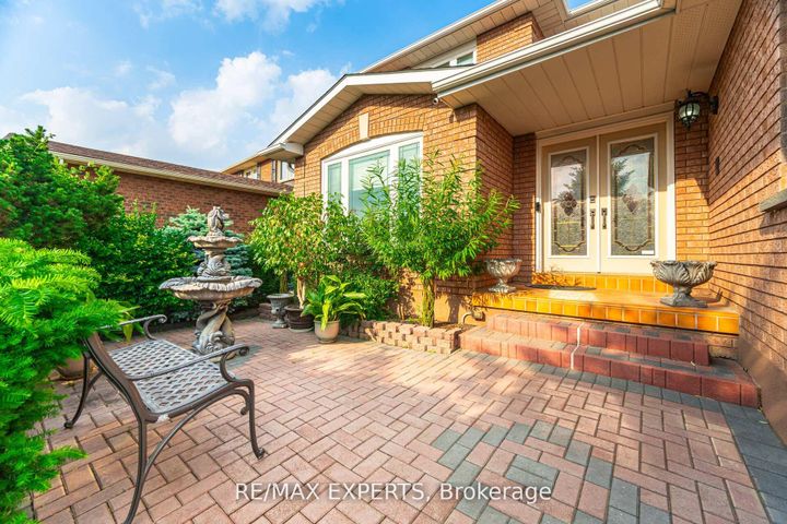 Photo 4 at 21 Williamsburg Lane, East Woodbridge, Vaughan