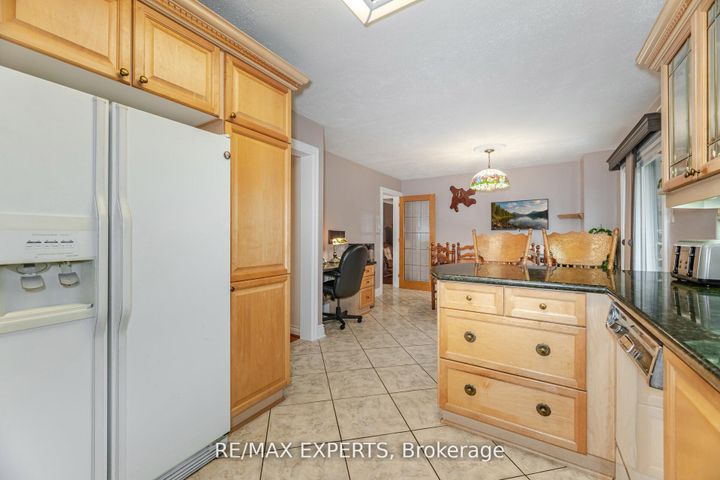 Photo 18 at 21 Williamsburg Lane, East Woodbridge, Vaughan
