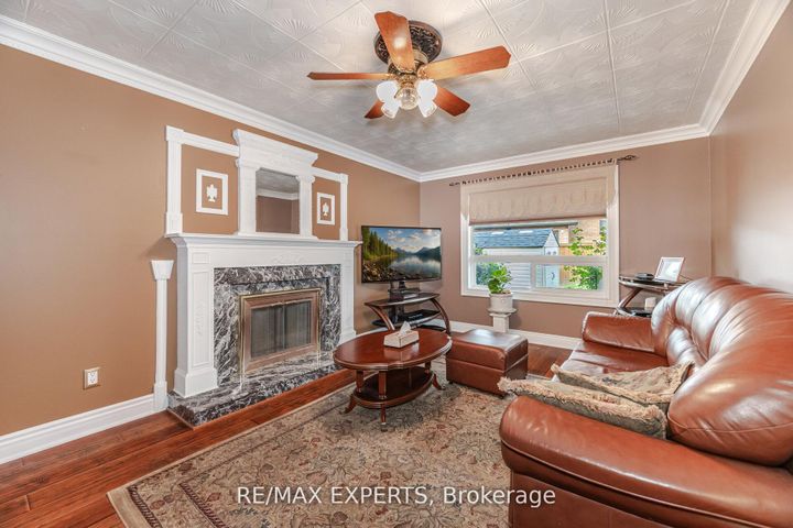 Photo 21 at 21 Williamsburg Lane, East Woodbridge, Vaughan