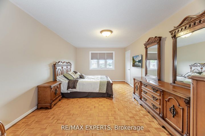 Photo 31 at 21 Williamsburg Lane, East Woodbridge, Vaughan