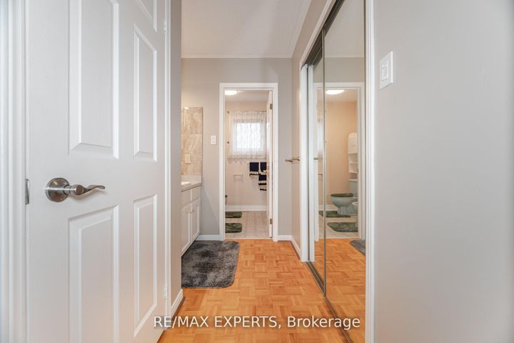 Photo 32 at 21 Williamsburg Lane, East Woodbridge, Vaughan