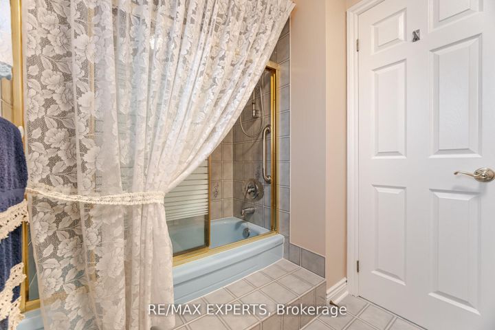Photo 35 at 21 Williamsburg Lane, East Woodbridge, Vaughan