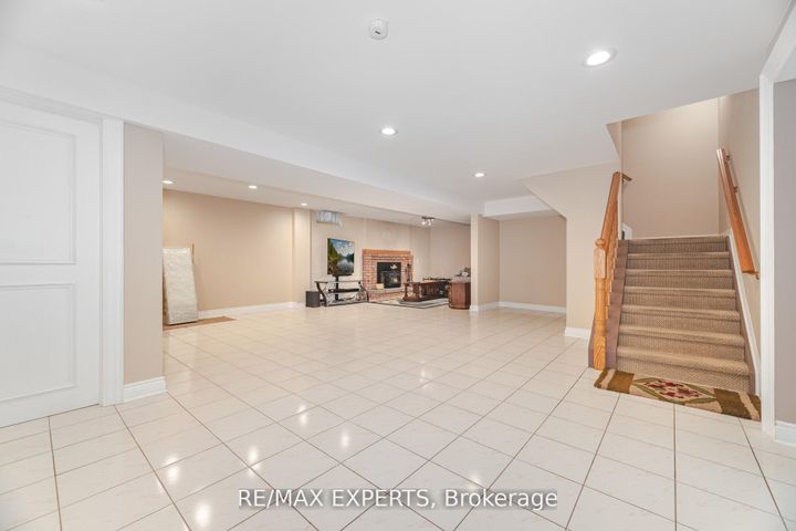 Photo 44 at 21 Williamsburg Lane, East Woodbridge, Vaughan